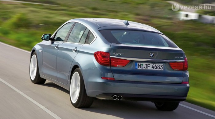 Magas, akár egy SUV. Lesz 4x4-es is