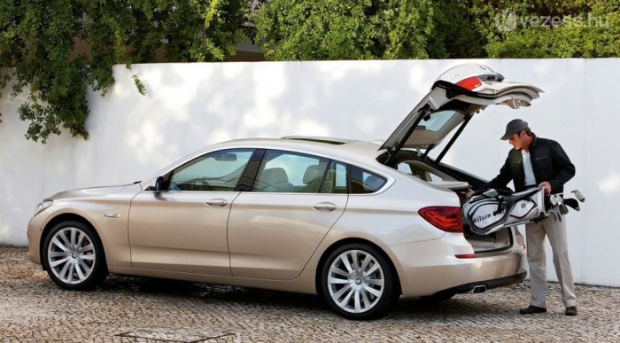 Kinyílik a teljes hátulja, ha szükség van rá