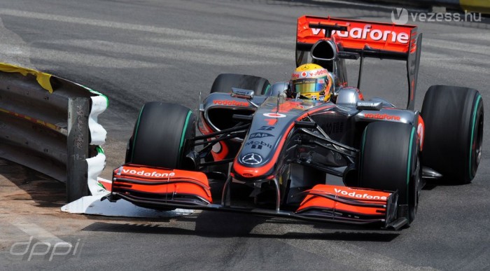 Büntetés, Hamiltont hátrasorolták!