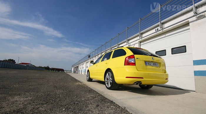 Két liter, kétszáz lóerő