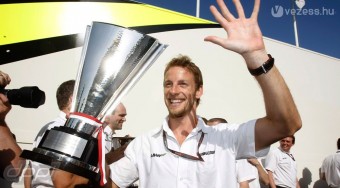 Button lesz a bajnok...