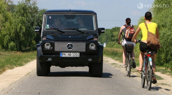 Nincs értelme, de boldogít