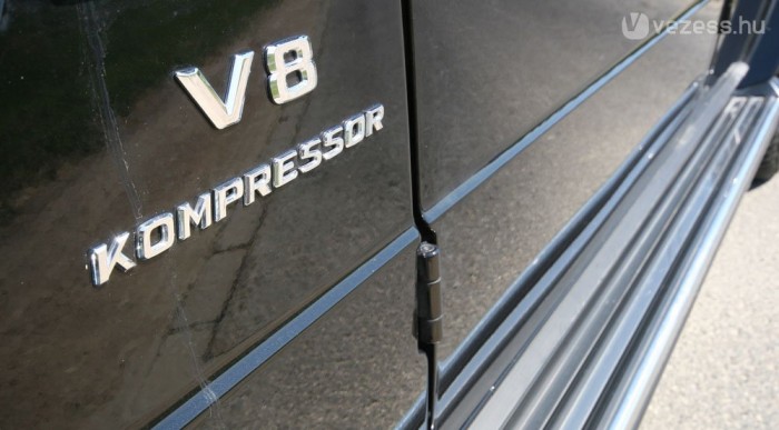 Bő 100 lóerőt elnyel a mechanikus feltöltő hajtása. Így is marad 500