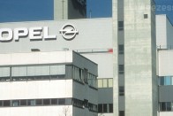 Keresztbe tettek az Opelnek 8