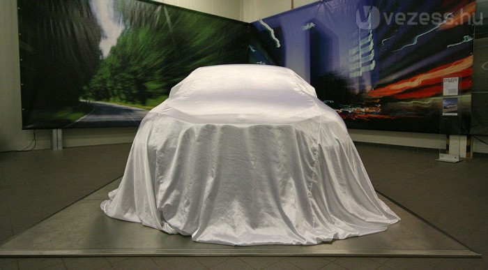 Lepel alatt várja sorsát