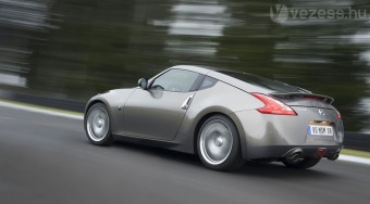 Megérkezett a Nissan új sportkocsija