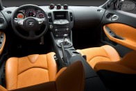 Megérkezett a Nissan új sportkocsija 10 A hangulat nem változott