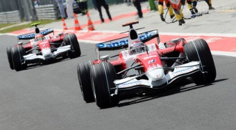 Kiárusítja autóit a Toyota