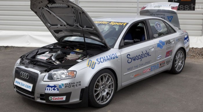 3,0 literes V6-os motorral