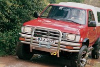 Toyota Hilux más jelvénnyel