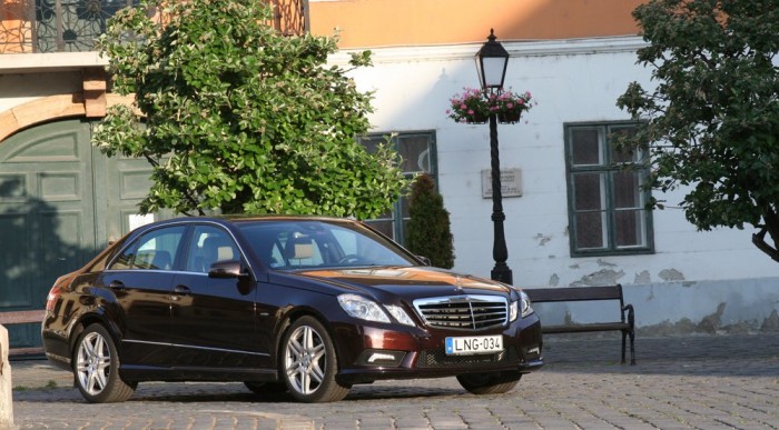 10,5 literrel beérte a V6-os benzines