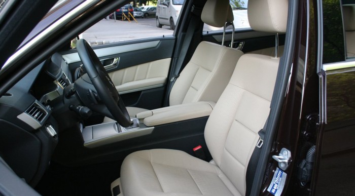 Úri dolga van az elöl ülőknek