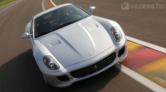 Jöhet a hibrid Ferrari