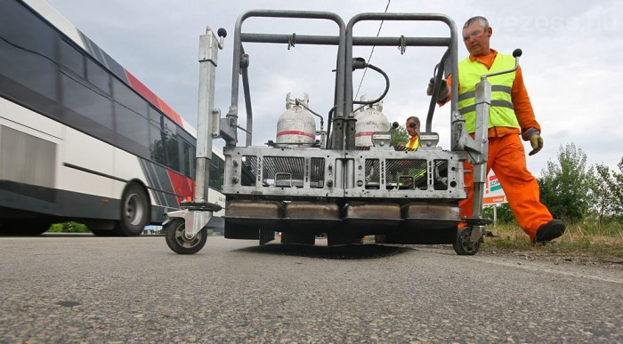 10-12 perc alatt megolvasztja az aszfaltot