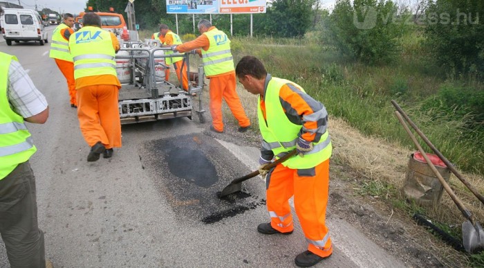 Csak fel kell keverni az olvadt matériát