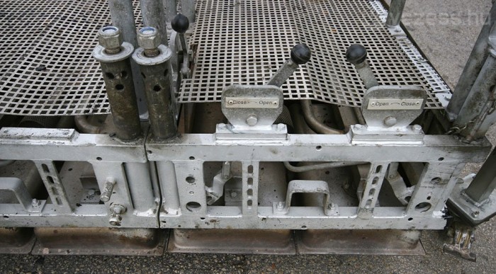 Néhány perc alatt keskeny, hosszú géppé is át lehet alakítani