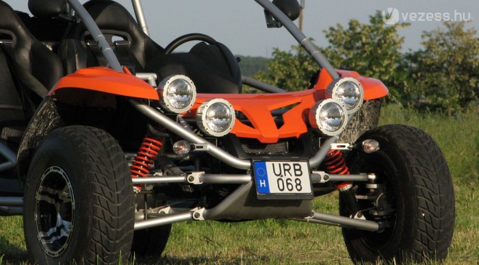 Négykerekű paradoxon magyar rendszámmal 6 | Vezess Nagyon rövid, nagyon keskeny, de hozza a jellegzetes buggy-arányokat