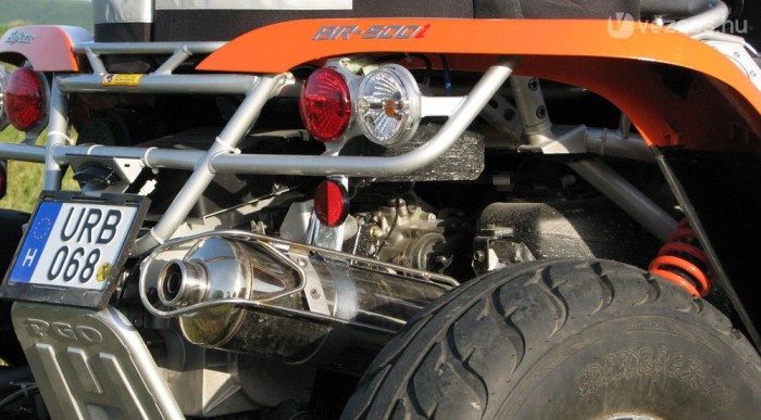 Négykerekű paradoxon magyar rendszámmal 8 | Vezess A csövek alatt 460 köbcentis olasz egyhengeres blokk lapul