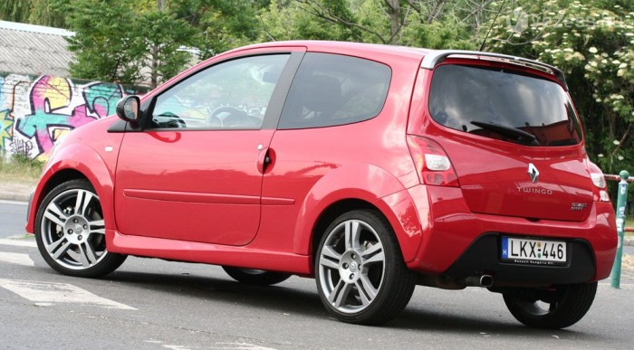 Városba nem való az izomautó 6 | Vezess A fekvőrendőrökön már nem túl élvezetes