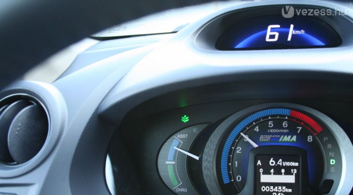 Insight: mit tud az olcsóbb hibrid? 14 | Vezess Ha nem osonunk, azonnal kékre vált az ekonométer