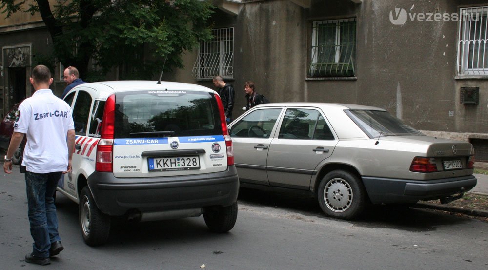 A rendőrségi körözési adatbázisból dolgoznak a csapatok