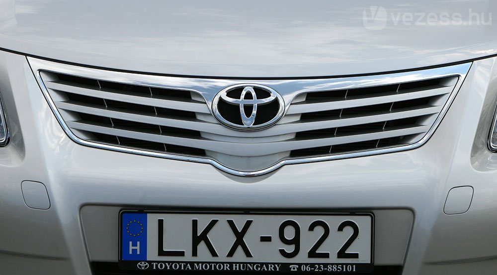 Szárnyas Toyota embléma