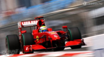 A dobogó is messze van Massának