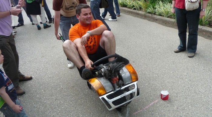 Gyakran a nagy tömegű utas megemelése is komoly feladat volt