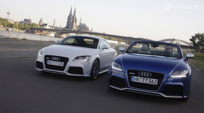 Háttérben a kölni dóm