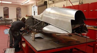 Hidrogénautóval száguld a világsztár férje