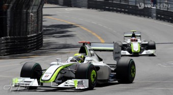 Barrichello otthon kapná el Buttont