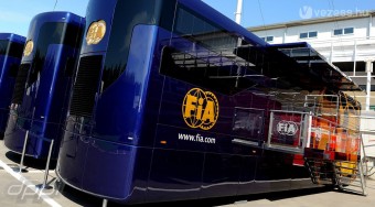 Mosley sovány alkut ajánl