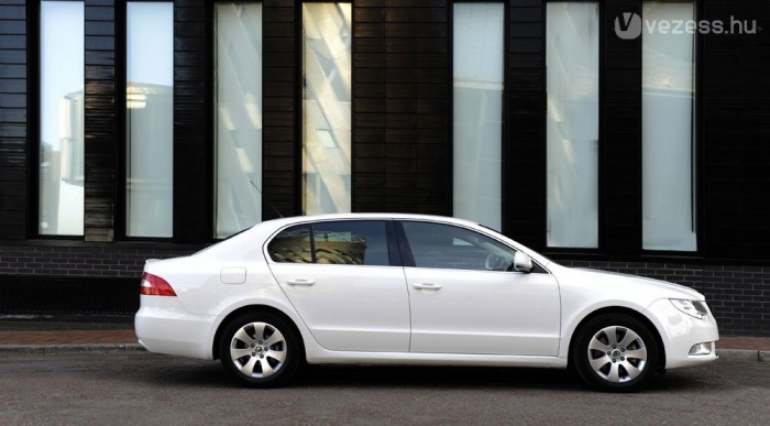 Nagyobb és szebb belül a Passatnál