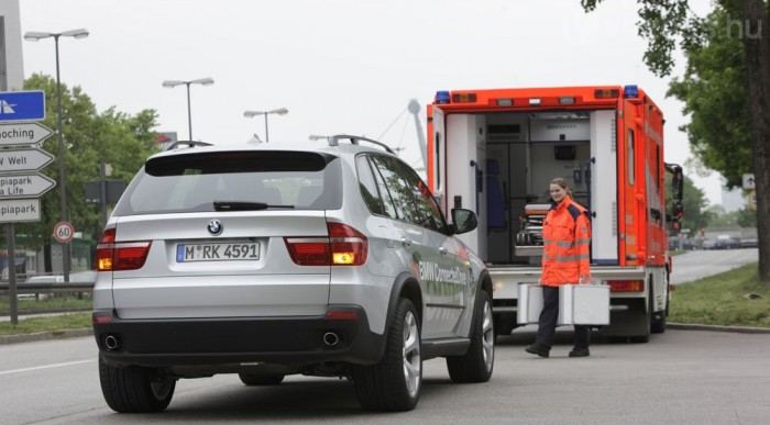 Önjáró életmentő autó a BMW-től 5