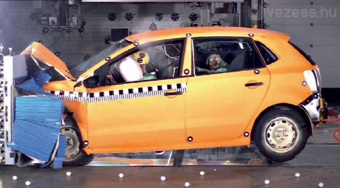 Alig törik az új VW Polo 3 | Vezess A töréstesztet is vizsgálják