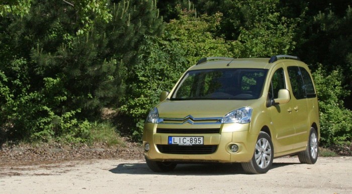 Hét embernek elég szűkös