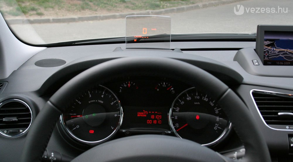 Nem muszáj lenézni az órákra a head-up display-jel