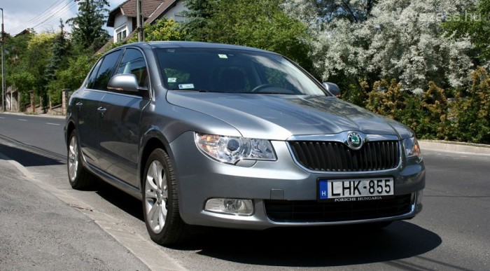 A politikusoknak kellene példát mutatni és ilyenekbe átülni