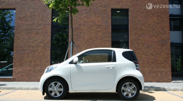 Nincs három méter, mégis négyüléses