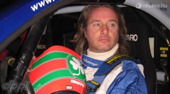 Megtámadták Irvine-t?