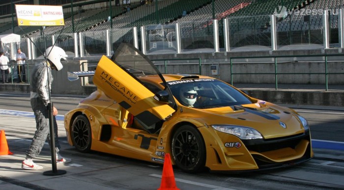 330 lóerő lett, maradhat?