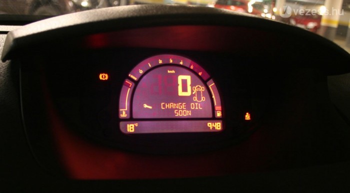 12 kilométer után kéri az olajcserét, mert letelt a két év