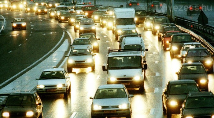 Veszteséget okoz a sok autó