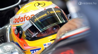 Hamilton sisakot vált