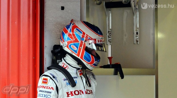 Hamilton sisakot vált 3 | Vezess Button is visszatérhet a régi színekhez