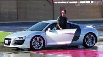 Nem a kocsira buknak a nők