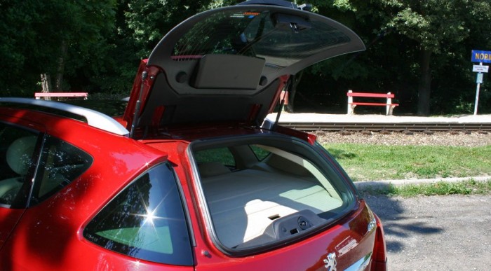 Külön nyílik az ablak