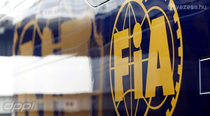 Mosleyék a csapatokra mutogatnak