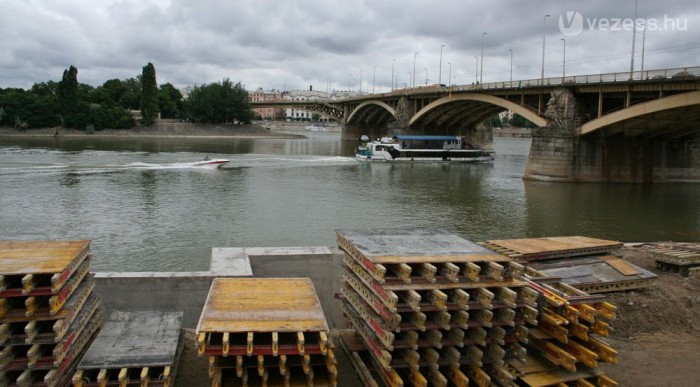 A hajóknak nem hiányzik a rakpart