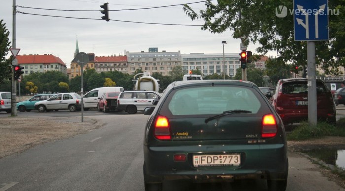 Káosz a lehajtónál